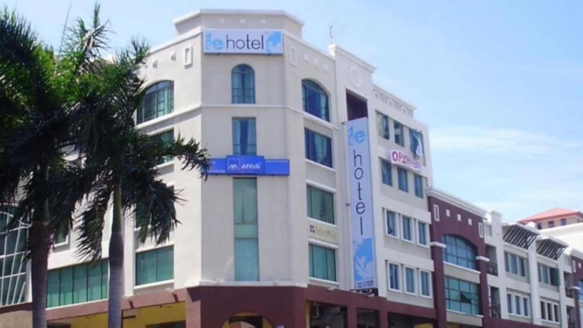 Le Hotel Kota Kinabalu location
