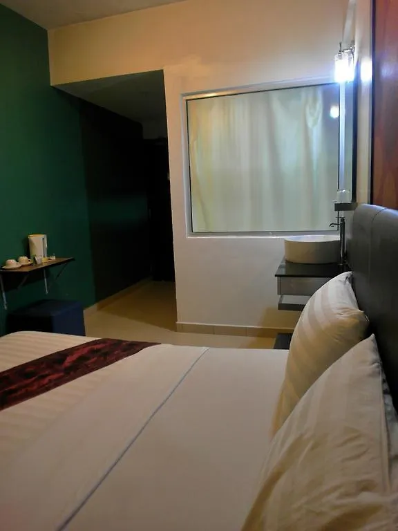 Le Hotel Кота-Кинабалу 2*,